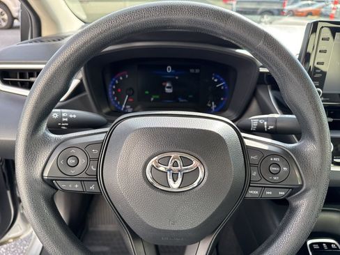 Used 2022 Toyota Corolla LE image 32