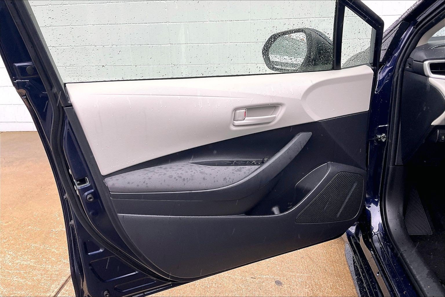 Used 2026 Toyota Corolla LE w/ LE Premium Package FWD image 27