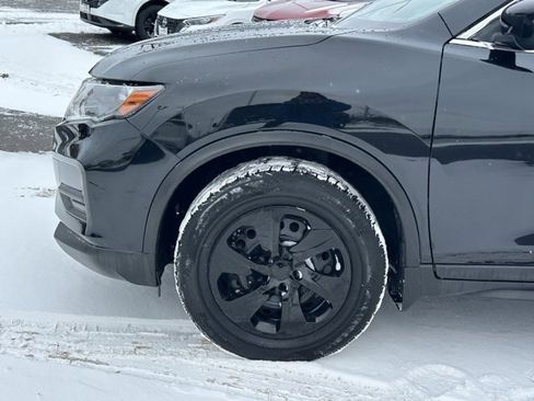 Used 2017 Nissan Rogue S image 7