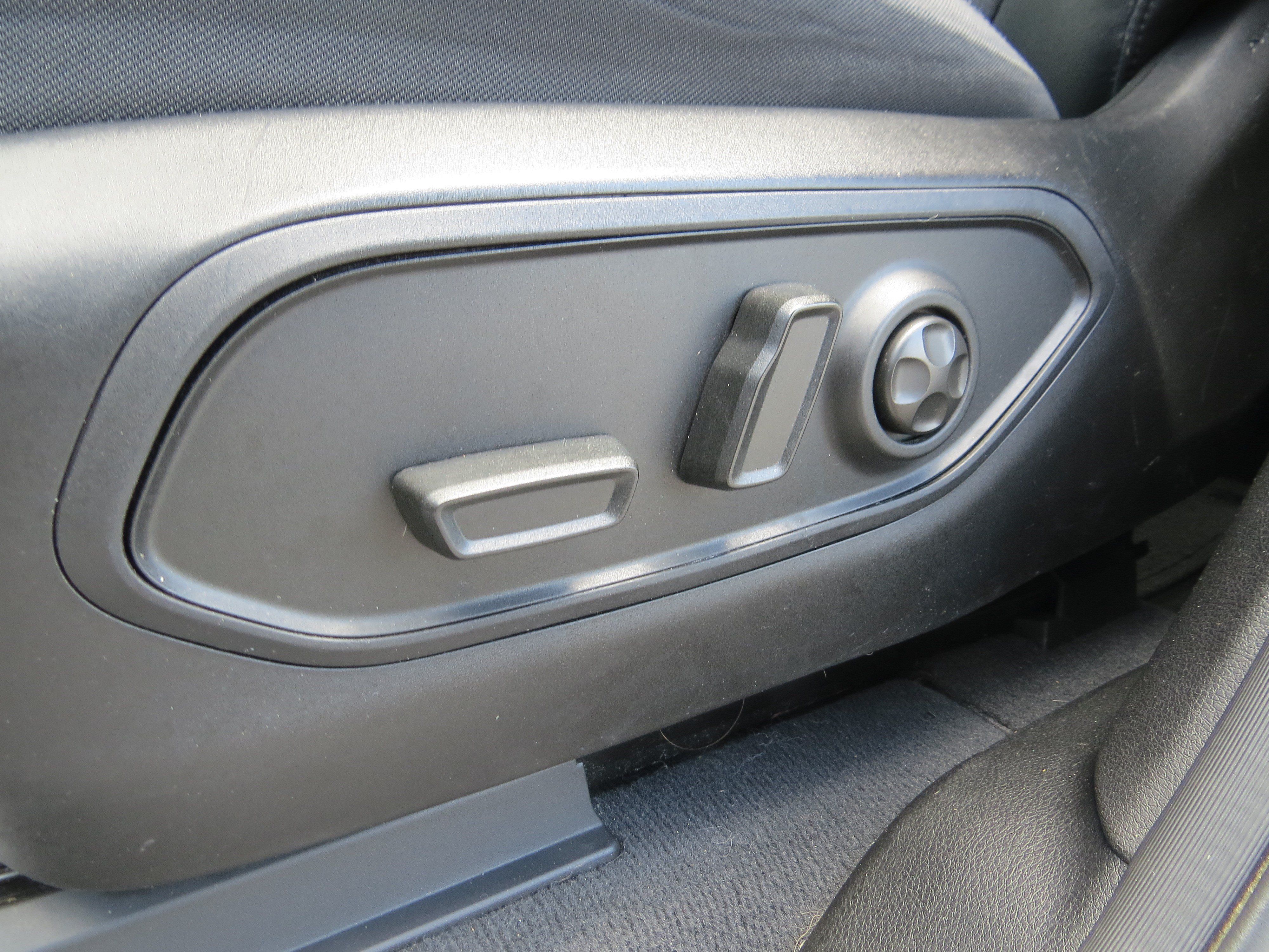 Used 2023 Jeep Grand Cherokee Laredo AWD/4WD image 16