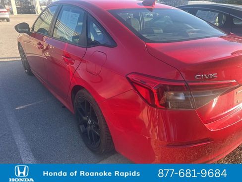 Used 2022 Honda Civic Sport image 2