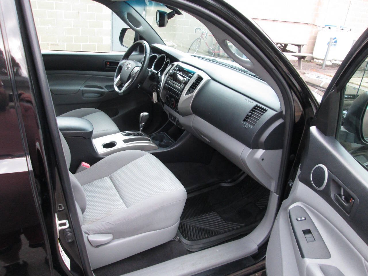 Used 2012 Toyota Tacoma 4x4 Double Cab w/ SR5 Pkg image 18