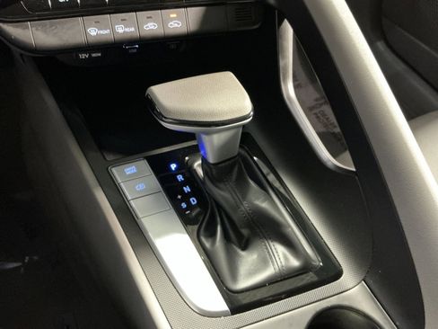 Used 2023 Hyundai Elantra SEL image 29