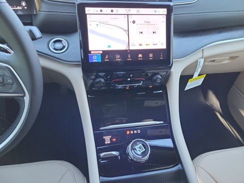 New 2025 Jeep Grand Cherokee Limited w/ Black Appearance Package image 12