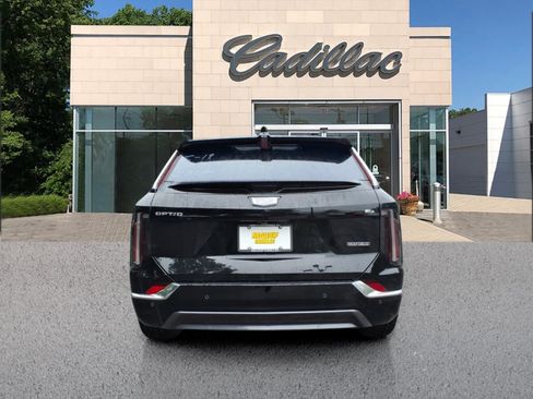 New 2027 Cadillac Optiq Luxury w/ LPO, Floor Liner Package AWD/4WD image 4
