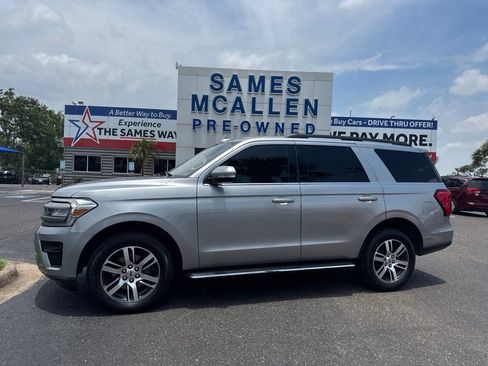 Used 2023 Ford Expedition XLT RWD image 2