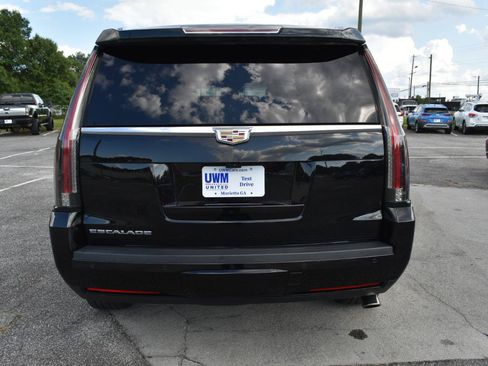 Used 2020 Cadillac Escalade Premium Luxury AWD/4WD image 7