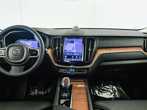 Certified 2023 Volvo XC60 T8 Ultimate w/ Protection Package Premier AWD/4WD image 15
