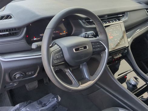 Used 2023 Jeep Grand Cherokee Altitude image 10