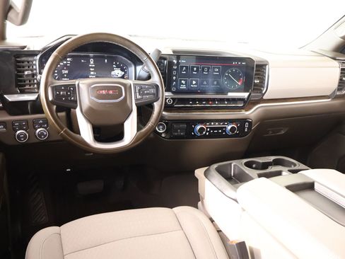 Used 2024 GMC Sierra 1500 SLE w/ Preferred Package image 2