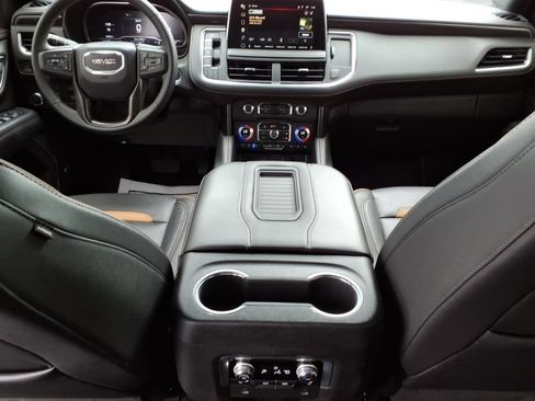 Used 2023 GMC Yukon AT4 w/ Technology Package AWD/4WD image 17