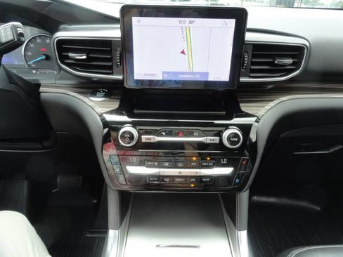 Used 2021 Ford Explorer Limited w/ Equipment Group 301A RWD image 21