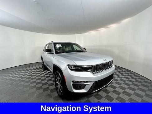 Used 2023 Jeep Grand Cherokee Limited w/ Luxury Tech Group II image 2