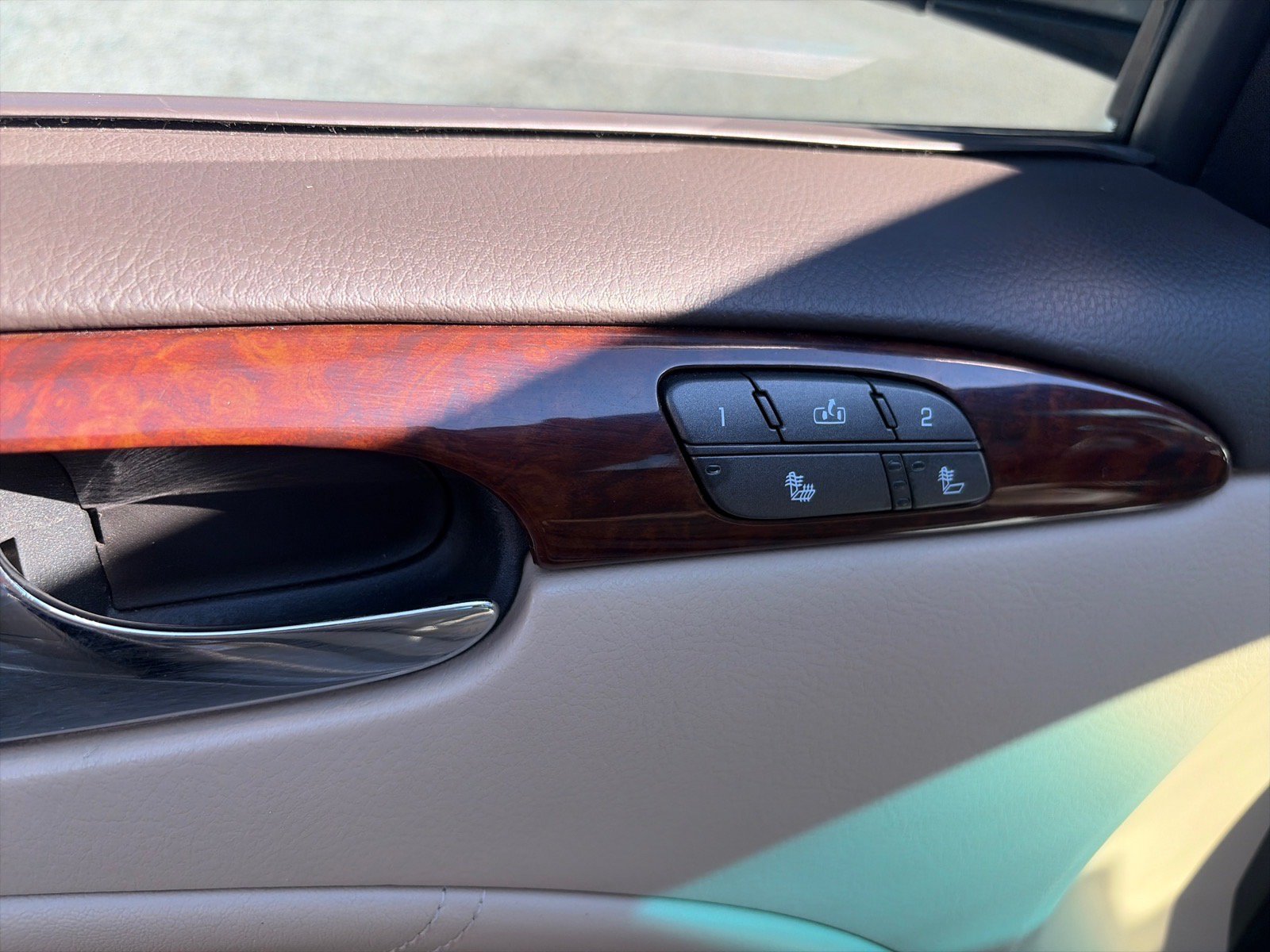 Used 2011 Buick Lucerne CXL FWD image 14