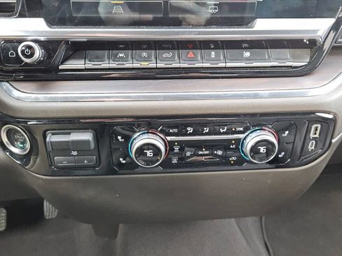 Used 2025 GMC Sierra 1500 SLT AWD/4WD image 19