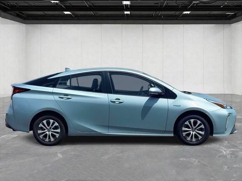 Used 2019 Toyota Prius XLE AWD/4WD image 4