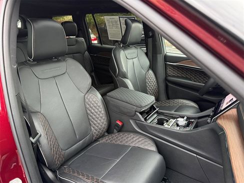 Used 2023 Jeep Grand Cherokee L Summit w/ Luxury Tech Group V image 18