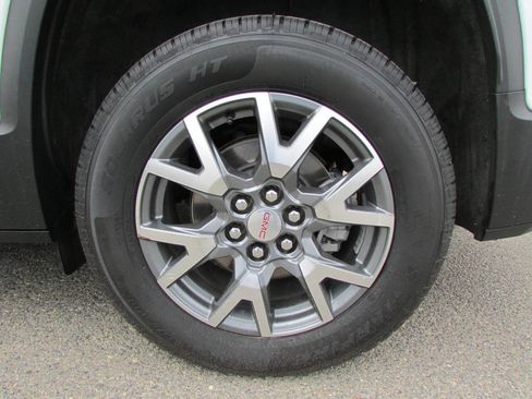 Used 2023 GMC Acadia SLT image 11