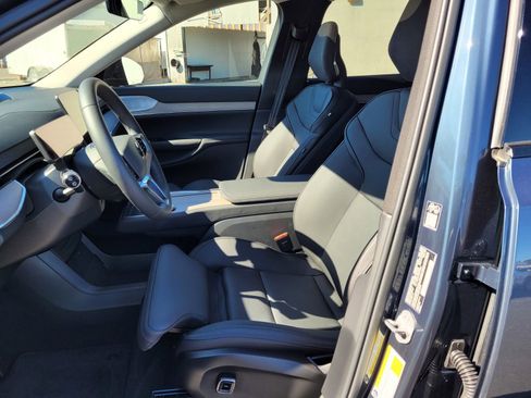 Used 2025 Volvo EX90 Ultra image 9