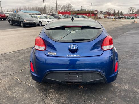 Used 2017 Hyundai Veloster Value Edition image 6