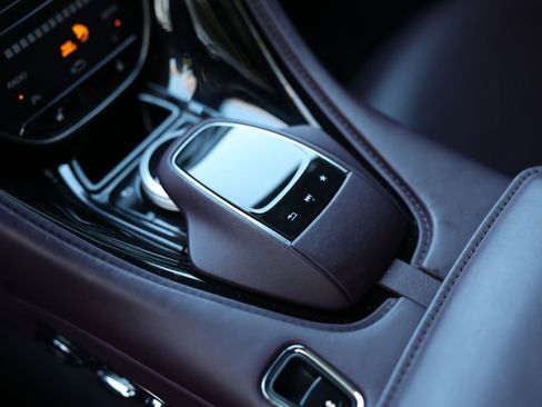 Used 2019 Aston Martin DB11 Coupe image 10