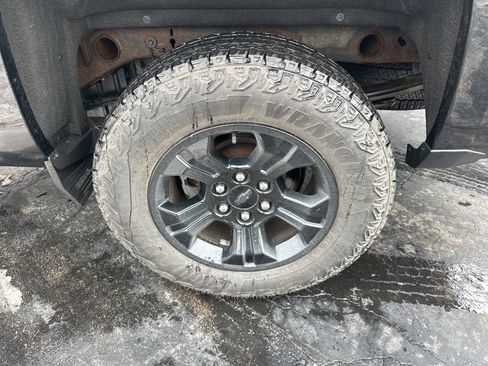 Used 2018 Chevrolet Silverado 1500 LT w/ Midnight Edition image 38