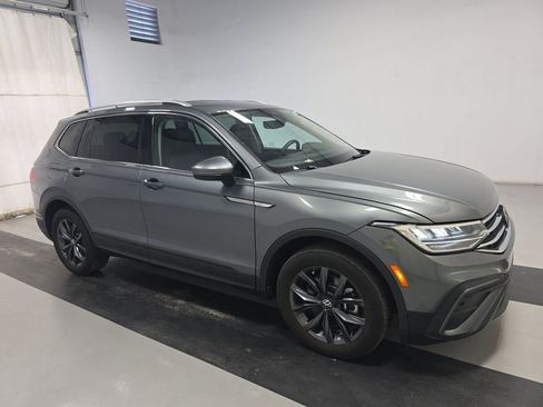 Used 2023 Volkswagen Tiguan SE image 3