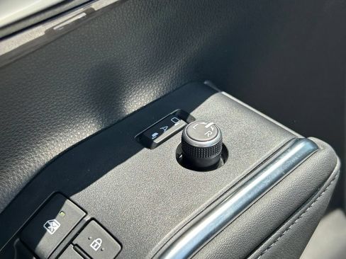 Used 2023 Toyota Highlander Platinum FWD image 29