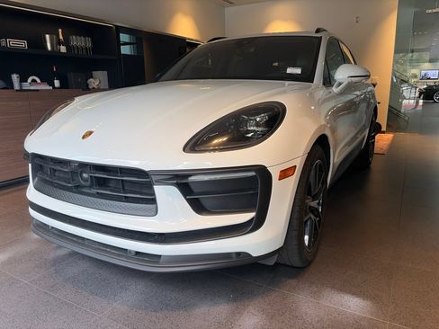 Used 2024 Porsche Macan AWD/4WD image 2