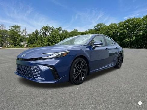 Used 2025 Toyota Camry XSE FWD image 4