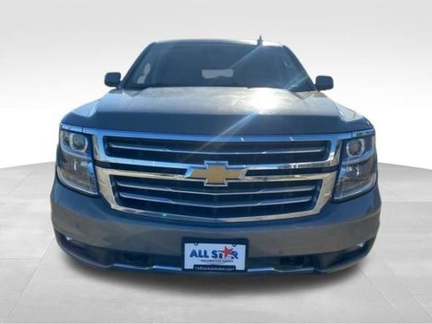 Used 2017 Chevrolet Suburban LT image 2