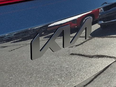 New 2026 Kia Carnival SX w/ SX Dark Edition Package FWD image 22