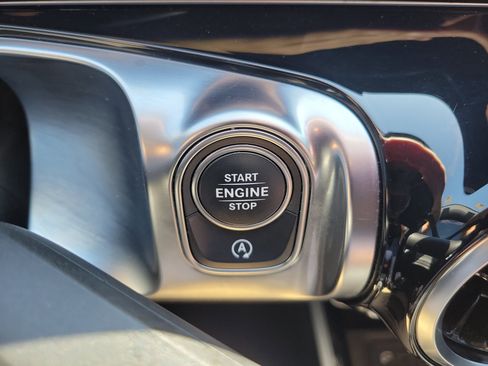 Used 2021 Mercedes-Benz GLB 250 4MATIC w/ Premium Package image 32