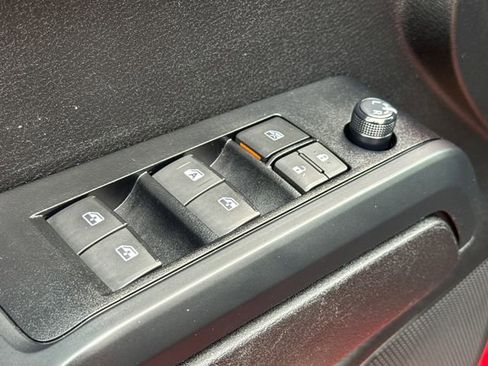 Used 2022 Toyota Tacoma SR w/ SR Convenience Package image 18