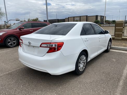 Used 2012 Toyota Camry LE FWD image 2