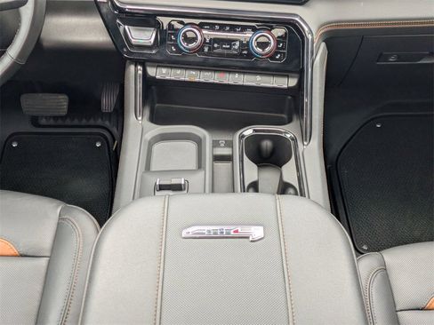 Used 2024 GMC Sierra 2500 AT4 w/ AT4 Preferred Package image 19