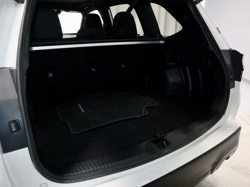 Used 2025 Subaru Forester Premium image 13