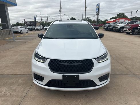 Used 2025 Chrysler Pacifica Limited FWD image 31