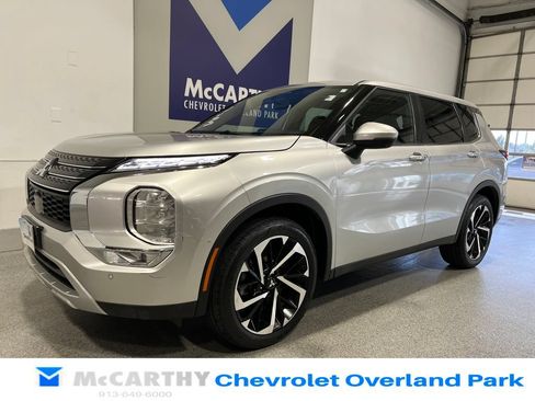 Used 2023 Mitsubishi Outlander SE Black Edition FWD image 9