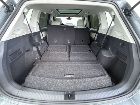 Used 2021 Volkswagen Tiguan SE w/ Panoramic Sunroof Package image 36