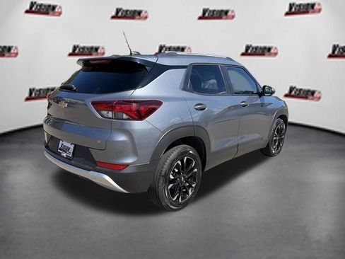 Used 2022 Chevrolet TrailBlazer LT w/ Confidence II Package FWD image 5