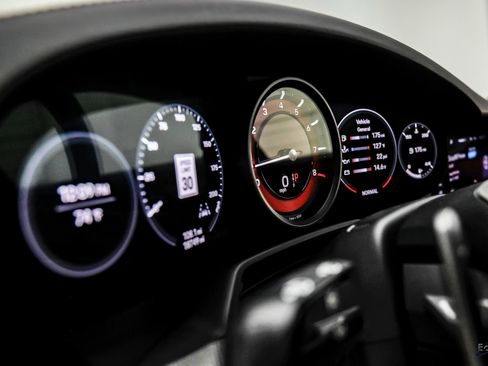 Used 2020 Porsche 911 Carrera RWD image 38