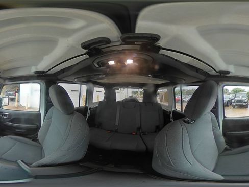 Used 2025 Jeep Wrangler Unlimited Sahara AWD/4WD image 43