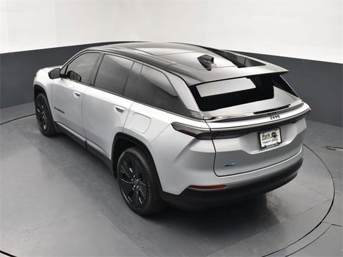 Used 2024 Jeep Wagoneer Launch Edition image 16