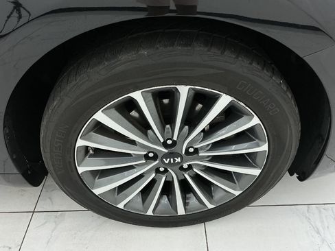 Used 2018 Kia Cadenza Premium FWD image 47