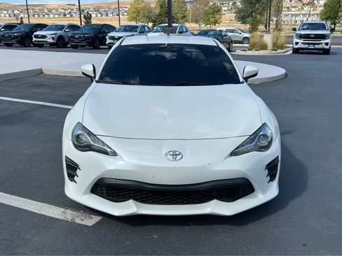 Used 2017 Toyota 86 RWD image 5