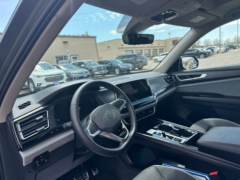 Certified 2024 Volkswagen Atlas Peak Edition SE AWD/4WD image 12