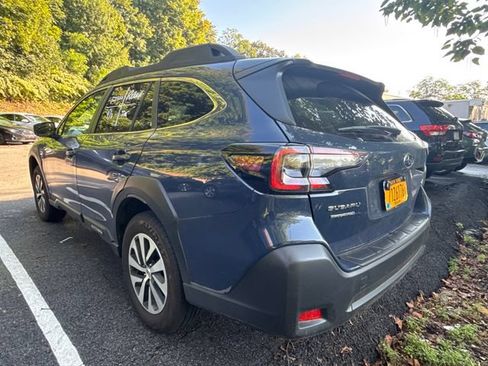 Used 2024 Subaru Outback Premium AWD/4WD image 4