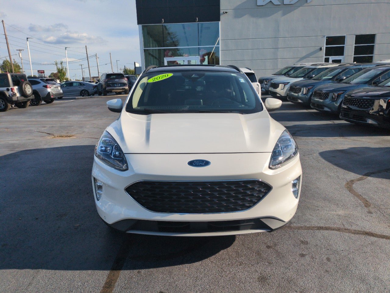 Used 2020 Ford Escape Titanium w/ Titanium Premium Package 2.0 AWD/4WD image 2