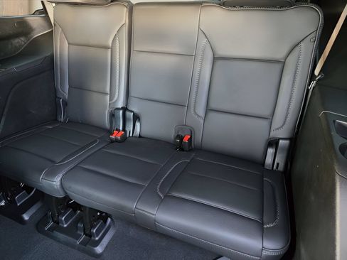 Used 2025 GMC Yukon Denali AWD/4WD image 28